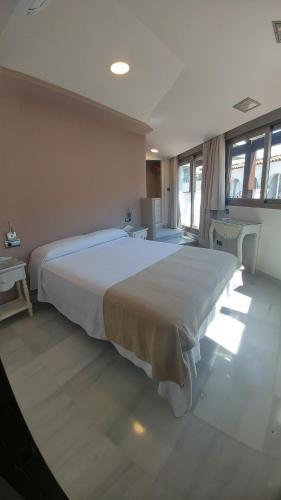 Apartamentos Torre De La Mezquita Кордоба Екстериор снимка